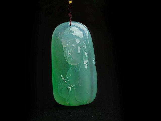 什么是冰种翡翠五句不能说如果按照重量计算翡翠的价格，砖头料就成了我们买不起的珍品  第1张