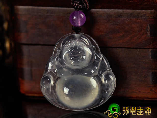 翡翠挂件如何挑选？它有什么寓意呢？   第3张