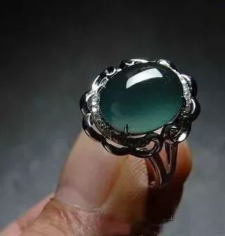 这种翡翠堪称“蓝色妖姬”，未来10年比北京房子还值钱  第1张