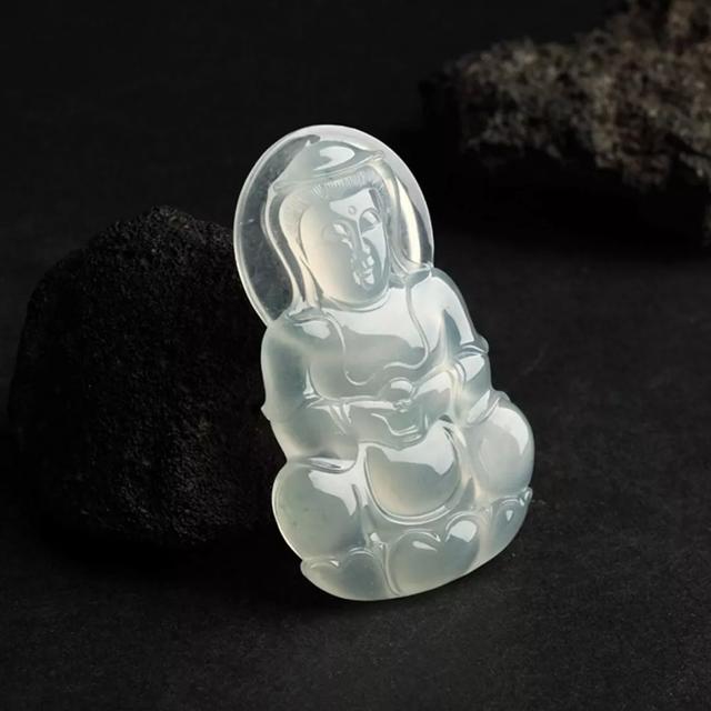 白色的翡翠价格贵吗？你会挑选吗？  第2张