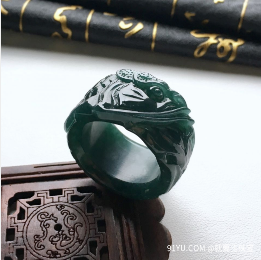 老蓝水翡翠是什么样的？它的价格贵吗？ 