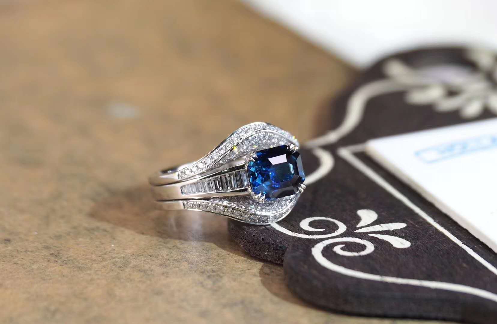 决定1克拉蓝宝石价格的因素是什么？  第4张