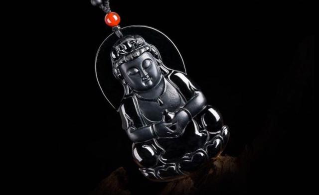 新手如何看墨翠翡翠及其价值  第1张