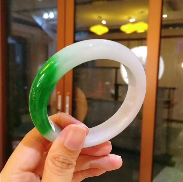 50万以上的翡翠手镯吗翡翠手镯价格对比图，对比查价格，再也不担心上当了  第5张