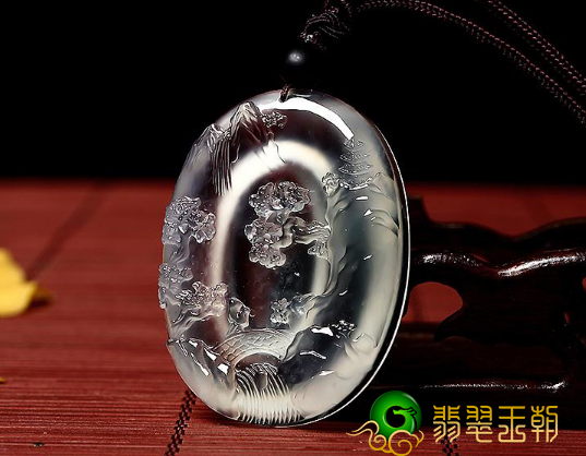 一个翡翠吊坠多少钱？快来看看你买贵了没有！   第2张