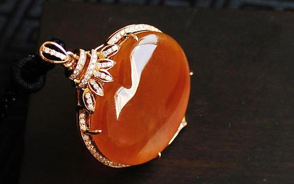 貔貅翡翠吊坠男红翡能卖五百万？原来“中国红”的价值辣么高  第7张