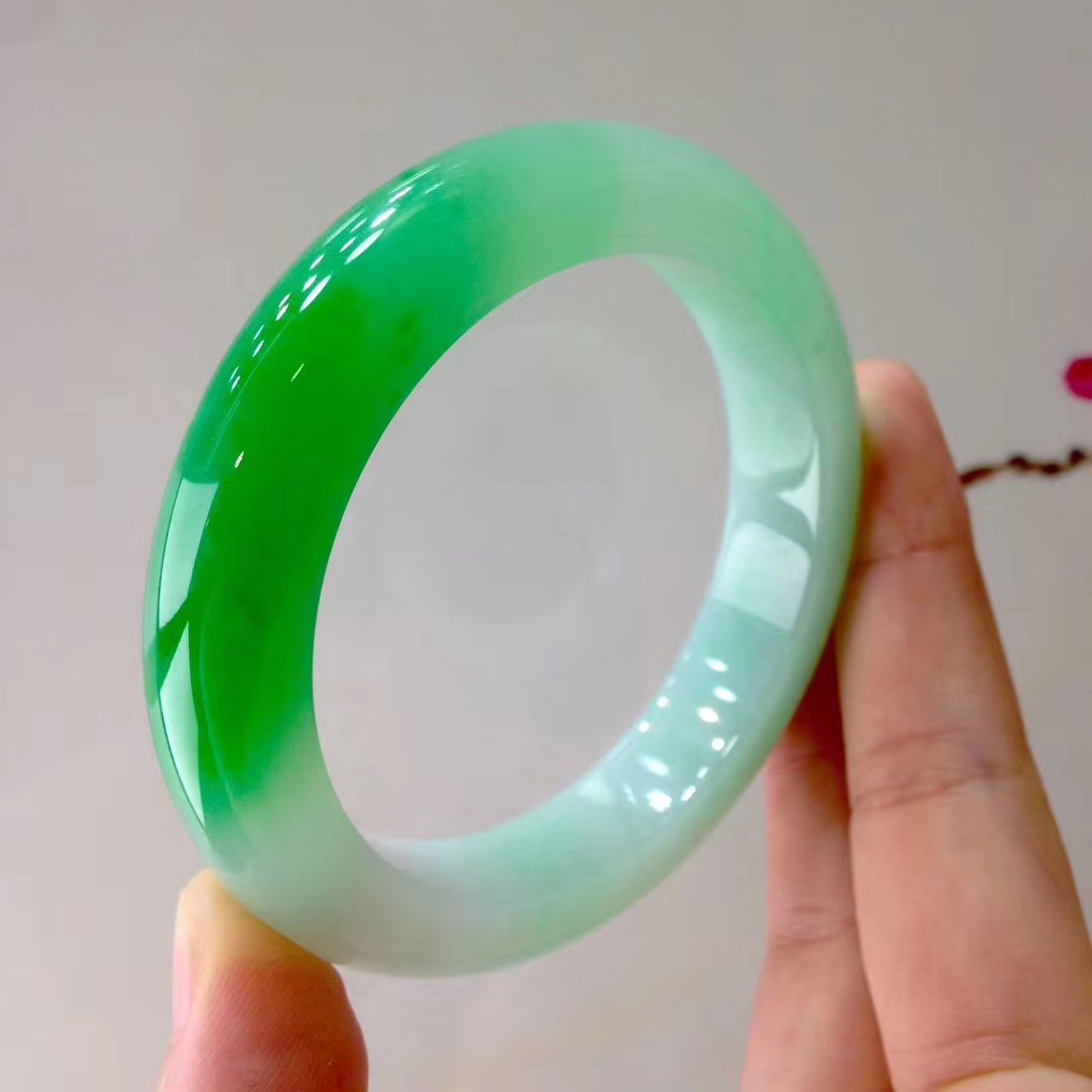 50万以上的翡翠手镯吗翡翠手镯价格对比图，对比查价格，再也不担心上当了  第9张