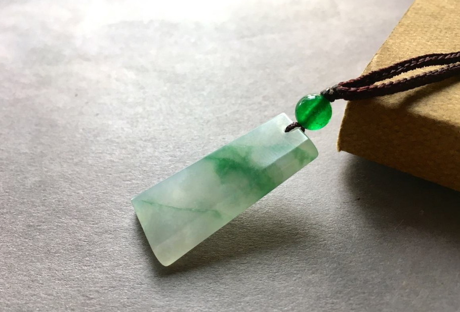 疫情持续蔓延，缅甸玉石批发市场再次关闭，翡翠价格又要上涨？  第20张