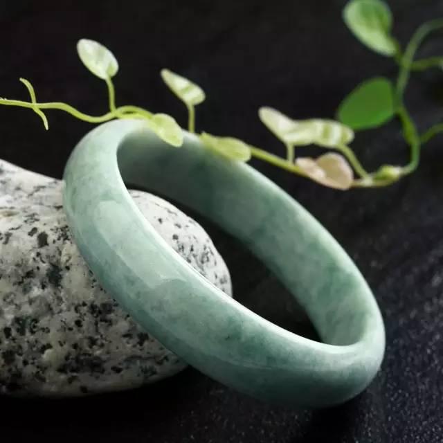 什么颜色的翡翠手镯最全翡翠品种大全，图文详解！  第20张