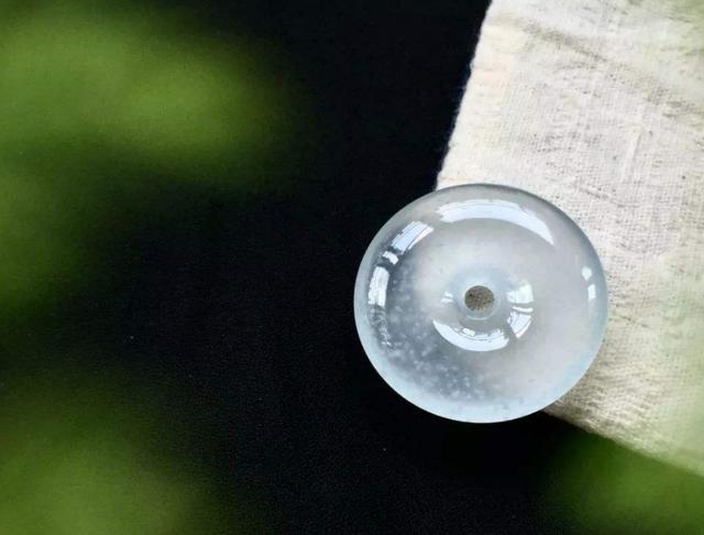 从备受瞩目到遭人嫌弃，经历高开低走后，白色翡翠终于再次逆袭！  第28张