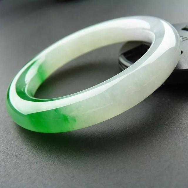 糯种翡翠都很廉价吗？冰糯种手镯在什么价位？  第9张