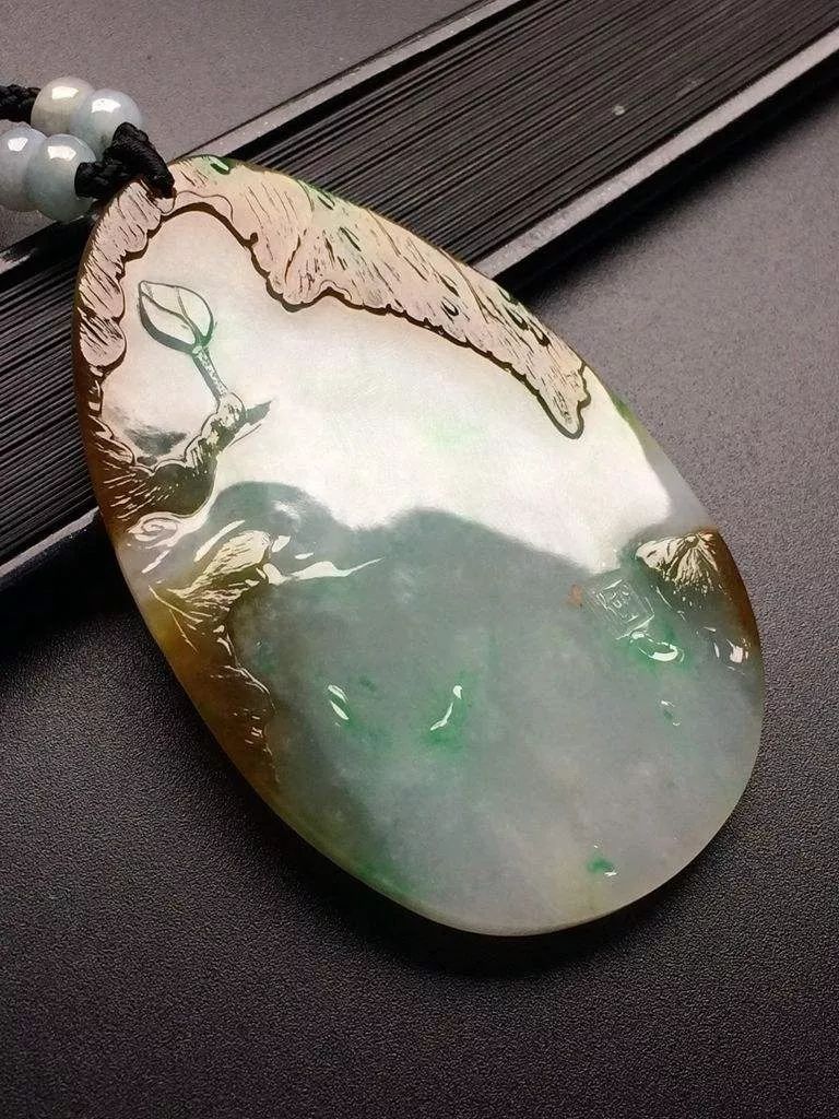 黄加绿翡翠是一种什么样的翡翠？它的价值如何？  第8张