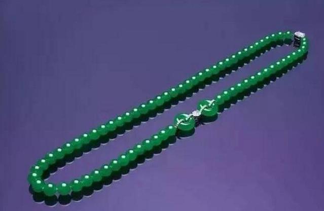 列举2018年翡翠拍卖行情，对比看看你手中的翡翠价值几何  第4张