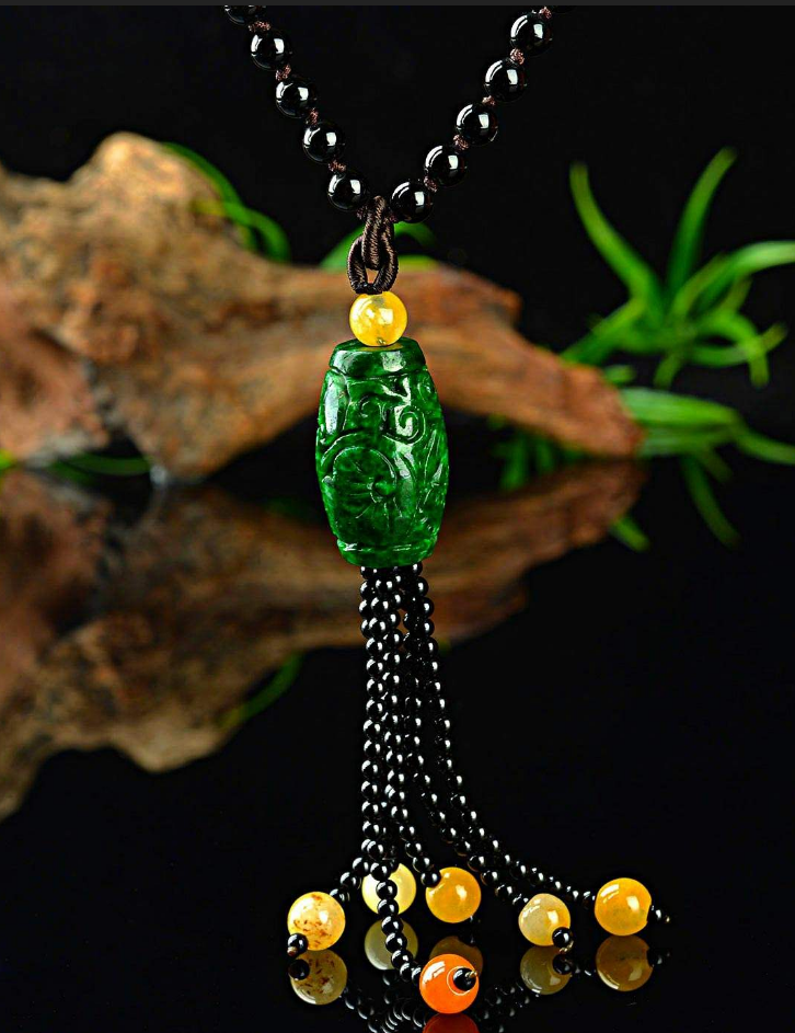 铁龙生翡翠值得买吗？它是少数颜色很美价格还十分实惠的翡翠！  第5张