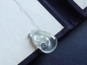 水润润的翡翠如意吊坠   第2张