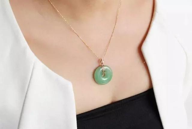 糯种翡翠都很廉价吗？冰糯种手镯在什么价位？  第2张