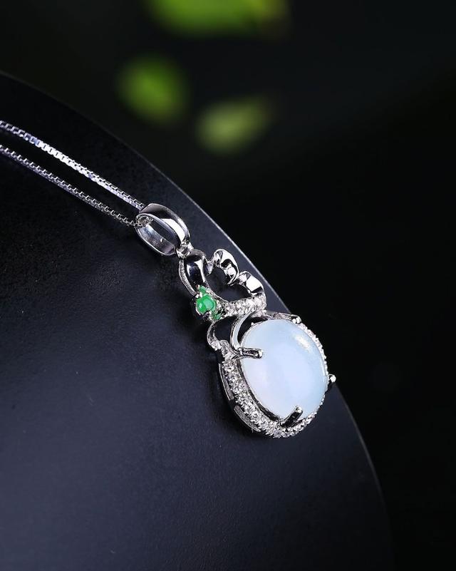 从备受瞩目到遭人嫌弃，经历高开低走后，白色翡翠终于再次逆袭！  第29张