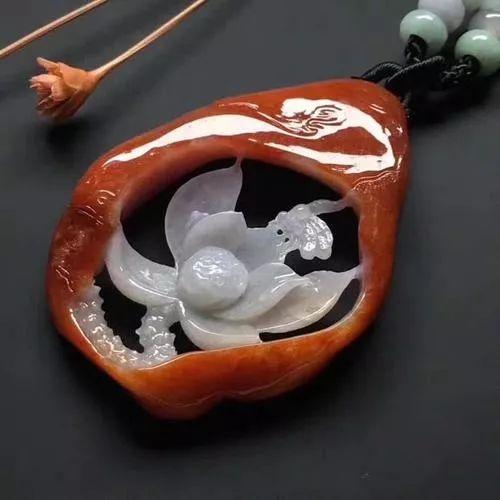 为什么说“万翠易得，一翡难求”？红翡挂件价格很高吗？  第11张