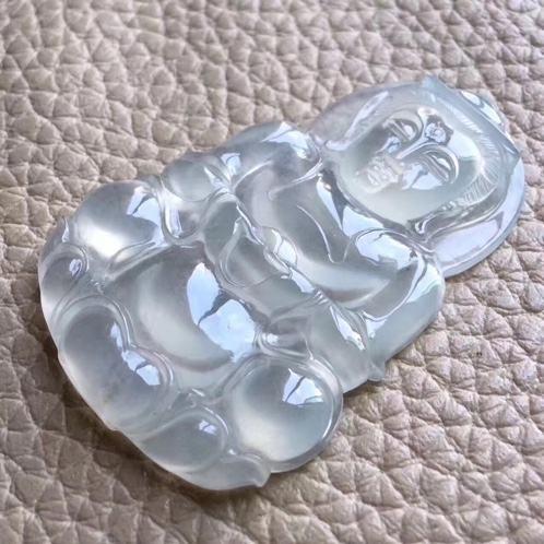 翡翠原石求本色以绿为尊，“色差一分，价差天与地“  第4张