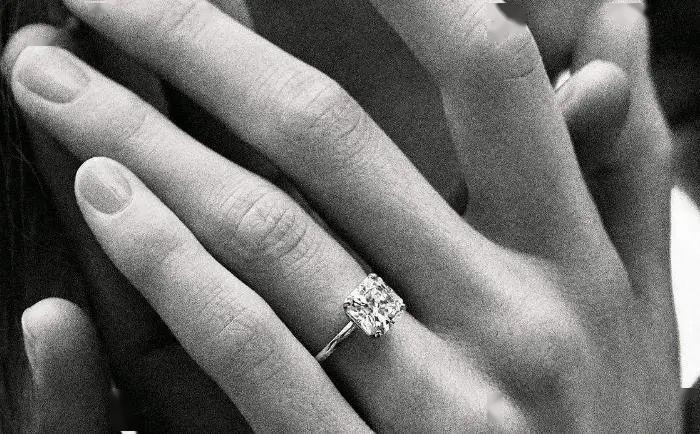 翡翠手镯酸洗纹古董珠宝或二手珠宝有价值吗?  第5张