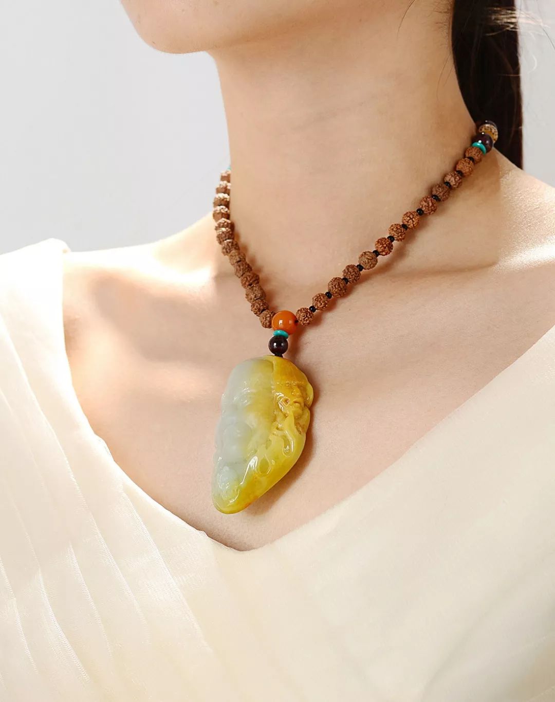 黄翡一般多少钱可以买到？快来跟我一起了解这些知识！  第2张