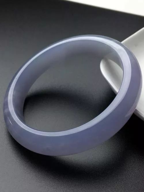 紫罗兰翡翠手镯的价格如何？如何辨别紫罗兰翡翠手镯的真假  第2张