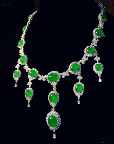 玻璃种翡翠市场行情走向将会如何？  第2张