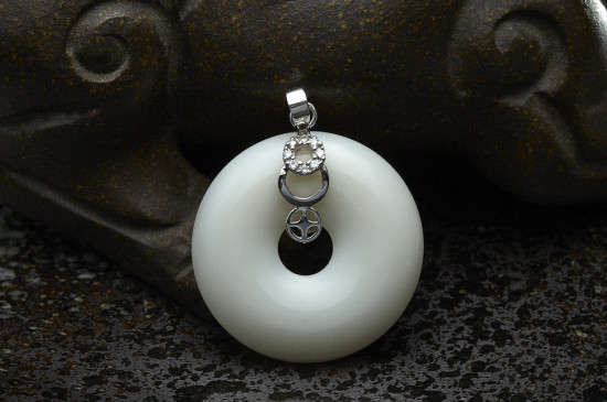 平安扣洗澡可以佩戴吗，佩戴平安扣的禁忌   第2张