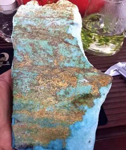 翡翠足金吊坠克价超过一千？揭秘丫角山绿松石不为人知的天价秘密  第2张