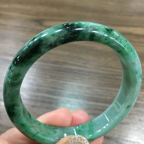 翡翠批发公司鉴定翡翠真假小妙招 用最恰当方式辨别翡翠到底是真是假   第2张