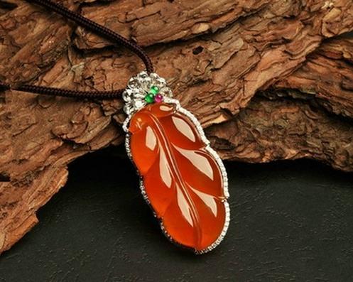 貔貅翡翠吊坠男红翡能卖五百万？原来“中国红”的价值辣么高  第8张