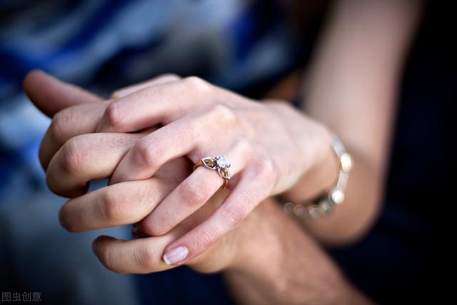 大理石和翡翠原石的区别怎样把钻石价格打下来？  第7张