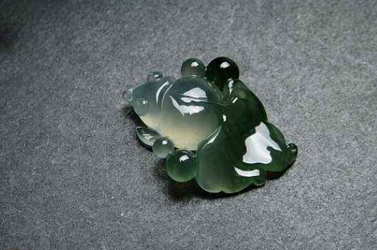 翡翠方牌这么受欢迎有什么原因？它的质感怎么样呢   第1张