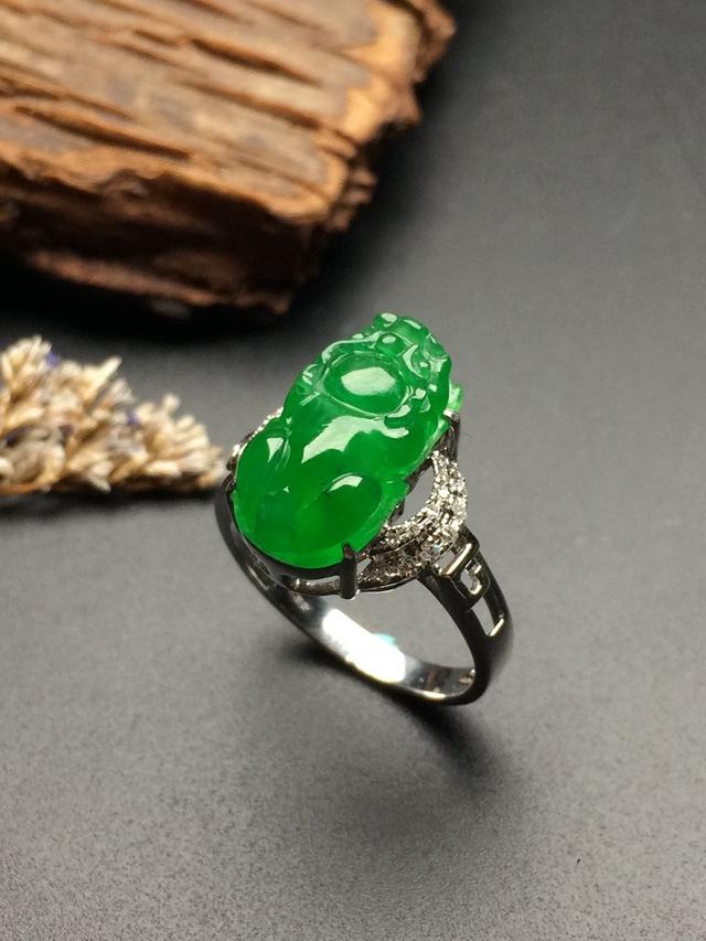 黑色翡翠挂件手编绳子听说翡翠的价格会大跌？你想要知道的真相都在这里了！  第6张