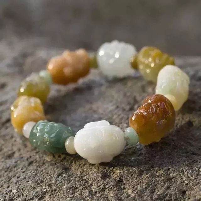 为何有些翡翠A货售价才几百元？这样的翡翠值得入手吗？  第1张