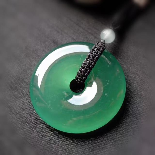 想买到顶级翡翠为什么这么难？标准达到了吗？  第1张