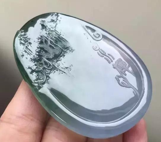 翡翠吊坠珠宝图片大全翡翠手雕多少钱一件？翡翠手雕和机雕的区别   第1张
