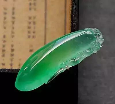 酸洗过的翡翠手镯图片高档翡翠收藏趋势  第4张