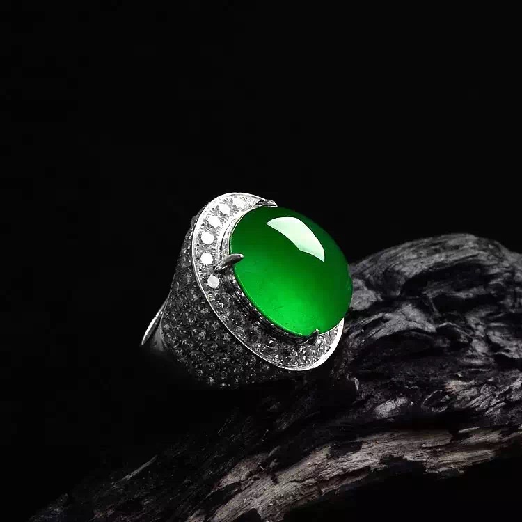 翡翠a货吊坠证书查询同是满绿,为何价格有高有低 第2张