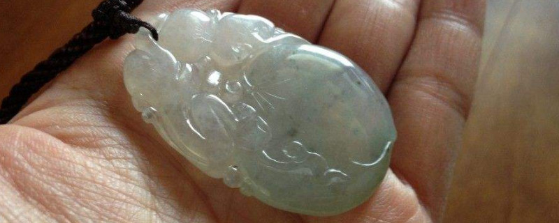 翡翠手镯如何盘翡翠高糯化是什么意思 翡翠高糯化和细糯化哪个好   第1张