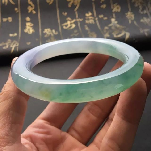 翡翠吊坠冰种价格冰种翡翠玉镯的价格如何？冰种翡翠是性价比最高的翡翠吗？  第3张