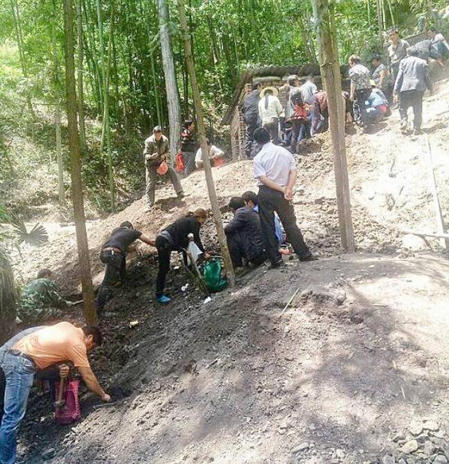 翡翠足金吊坠克价超过一千？揭秘丫角山绿松石不为人知的天价秘密  第6张