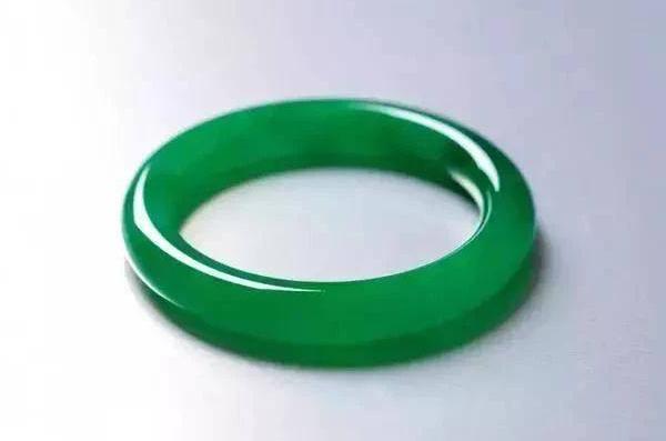 列举2018年翡翠拍卖行情，对比看看你手中的翡翠价值几何  第3张