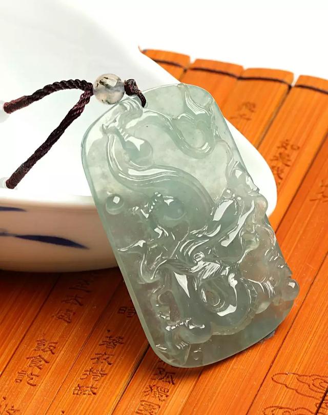 知道翡翠牌子有很多种主题，但你了解翡翠牌子的价格分级吗？  第16张