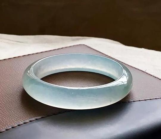 老帕敢翡翠原石特点翡翠价格逐年上升成为最热门投资收藏品远超古董字画，原因很简单  第6张