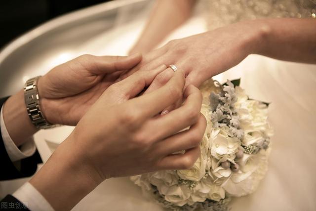 大理石和翡翠原石的区别怎样把钻石价格打下来？  第2张