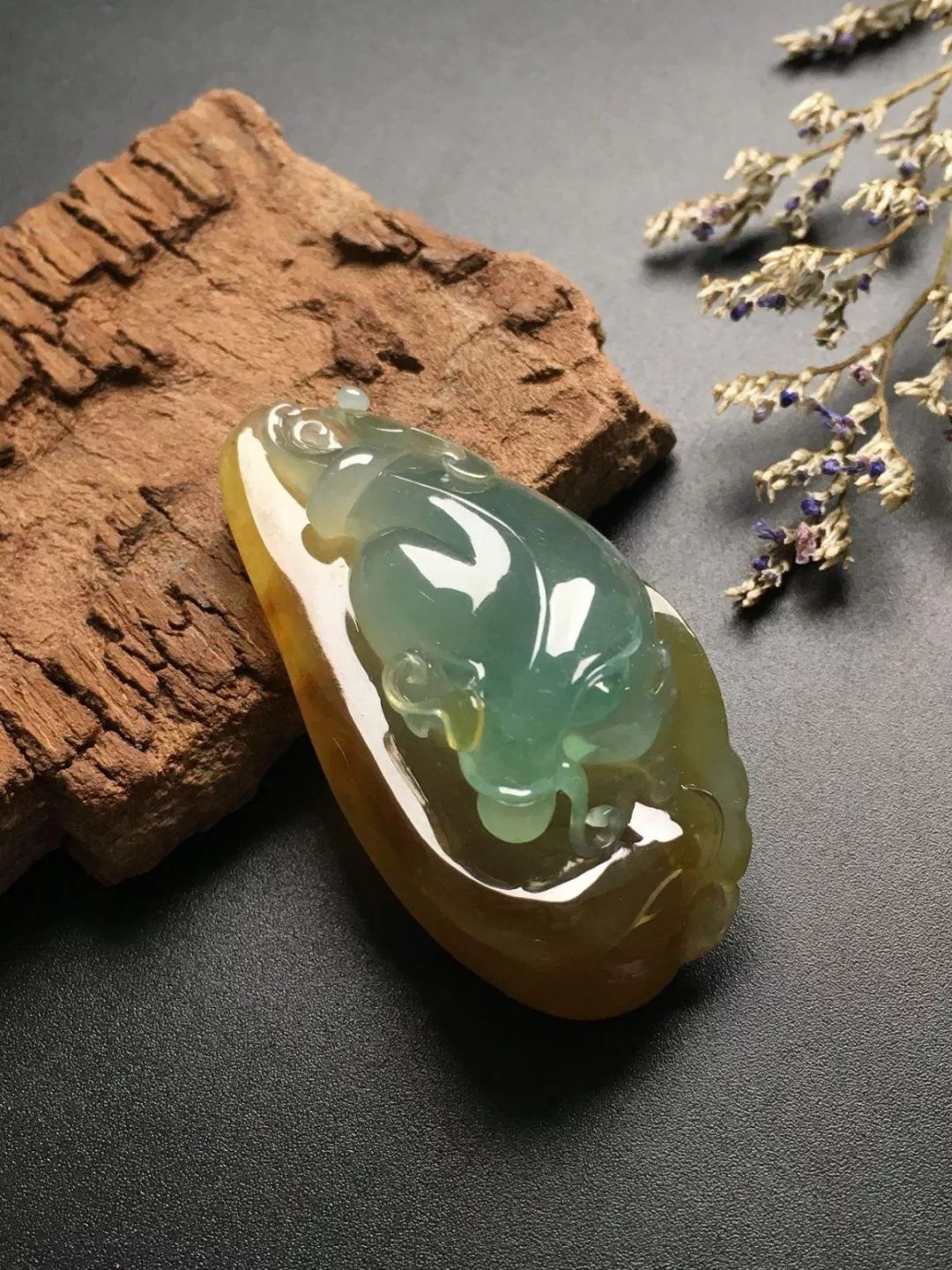 黄加绿翡翠是一种什么样的翡翠？它的价值如何？  第16张