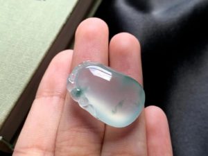 冰种黄翡翠的价格老坑种翡翠福瓜吊坠   第3张