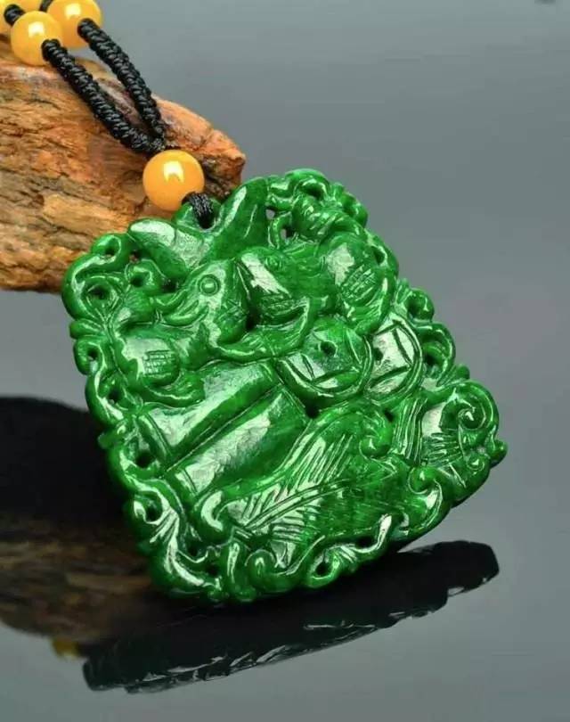 被低估满绿翡翠新种，升值空间巨大  第1张