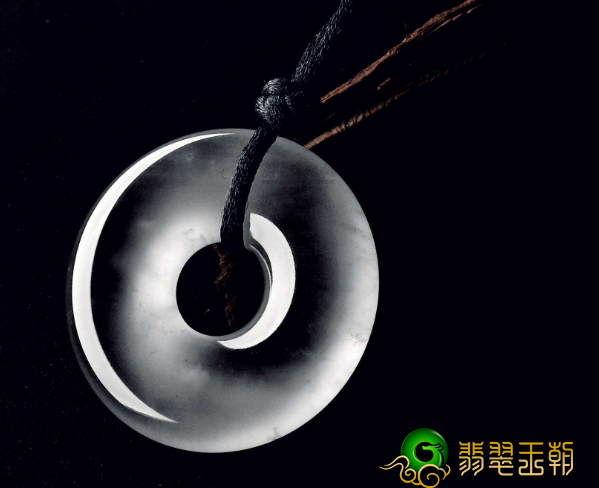 翡翠手镯有小黄点缅甸翡翠价格为什么贵？缅甸翡翠的价格趋势分析   第1张